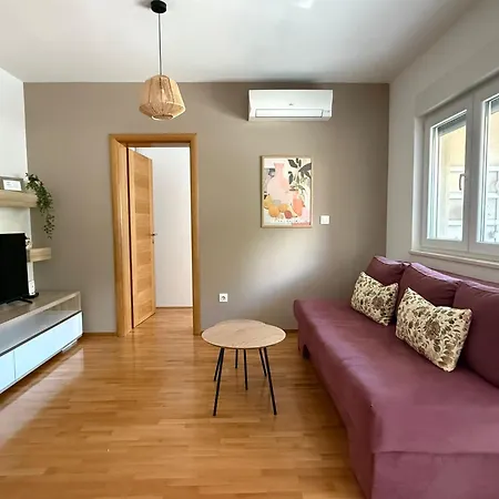 Merak - Two Bedroom Apartment- Free Parking Apartment *