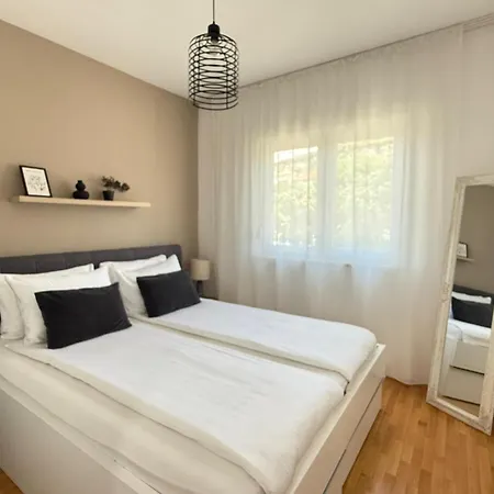 Apartment Merak - Two Bedroom Apartment- Free Parking *