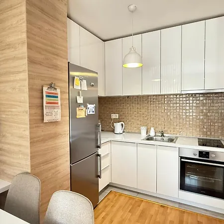 Merak - Two Bedroom Apartment- Free Parking *