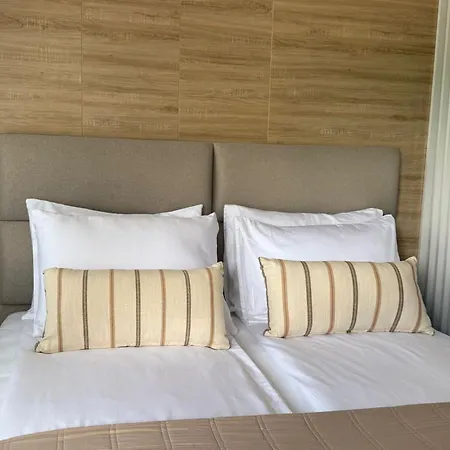 Merak - Two Bedroom Apartment- Free Parking