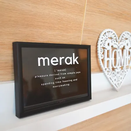 Merak - Two Bedroom Apartment- Free Parking *