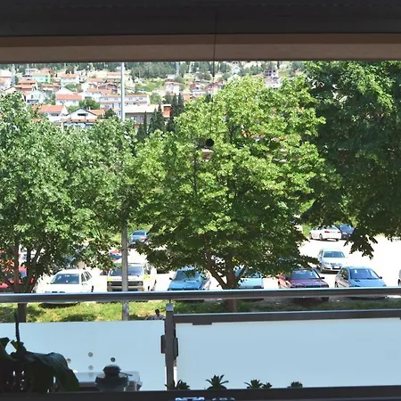 Merak - Two Bedroom Apartment- Free Parking *