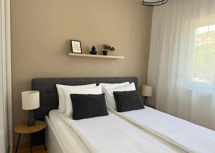 Merak - Two Bedroom Apartment- Free Parking